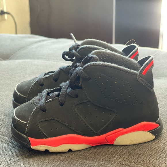 Girls Nike Jordan’s - Picture 6 of 9